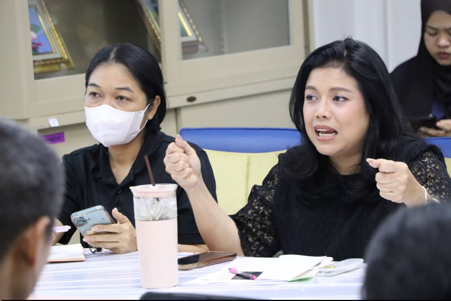 title - สำนักแผนงานและโครงการพิเศษ กระทรวงเกษตรและสหกรณ์ ร่วมกับผู้แทนหน่วยงานภายในสังกัดกระทรวงเกษตรและสหกรณ์ ประชุมติดตามความคืบหน้าและลงพื้นที่แปลงนาภายในศูนย์ส่งเสริมและพัฒนาอาชีพเสริมนอกภาคการเกษตร